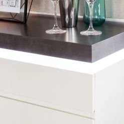 Fredriks Buffet Namona I - Éclairage inclus - Imitation béton / Blanc -Meubles de salle à manger Soldes Magasin kommode namona i inkl beleuchtung weiss anthrazit weiss anthrazit 4040352